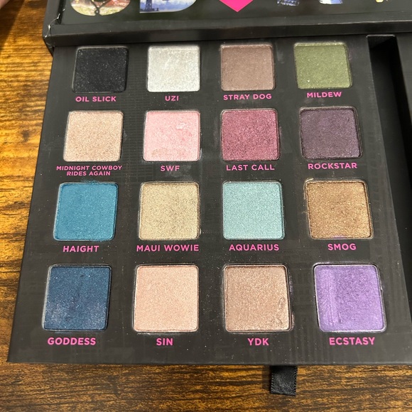 Urban Decay Book of Shadows UD ❤️ NYC Collector’s Edition Palette Vintage - Picture 10 of 14
